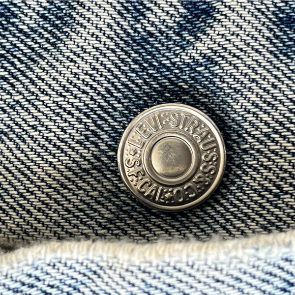 Vintage Levi’s Women’s 4 Pockets Faded Trucker Jean Jacket - Picture 7 of 15